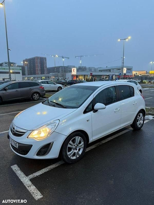 Culoarealb Utilizat 2011 Opel Corsa Enjoy | 3.900 EUR (Preț OK) - Imagine 1/4