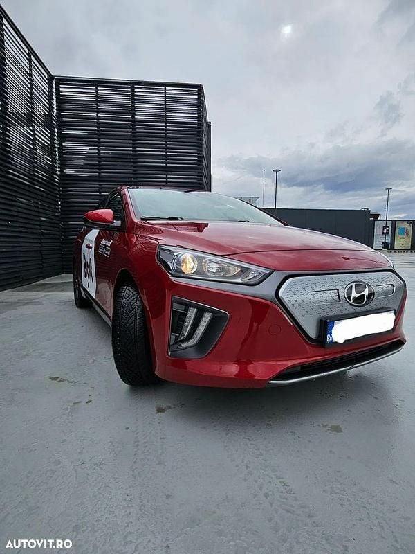 Second-hand Hyundai Ioniq 100 kW (136 CP) 2021 Culoarerosu Hatchback