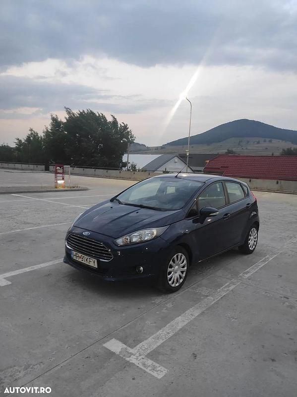 Culoarealbastru Utilizat 2014 Ford Fiesta Trend Hatchback | 4.850 EUR (Preț OK) - Imagine 1/4