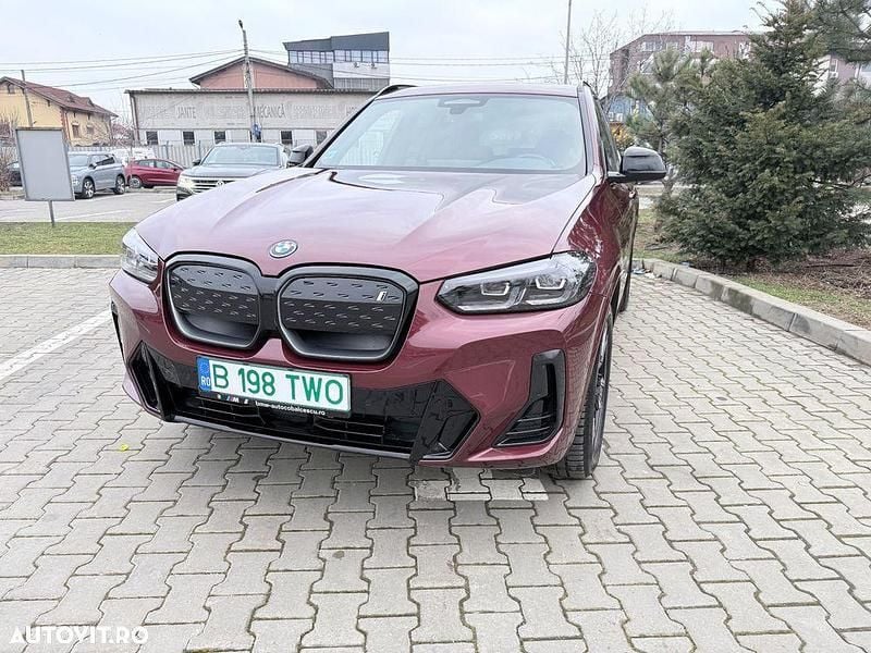 Second-hand BMW iX3 Shadowline 210 kW (286 CP) 2022 Culoarerosu SUV