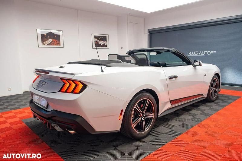 Second-hand Ford Mustang 317 CP (233 kW) 2025 Culoarealb Cabrio