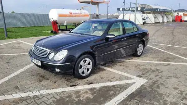 Negru Utilizat 2004 Mercedes E220 Elegance Berlinǎ | 3.900 EUR - Imagine 1/4