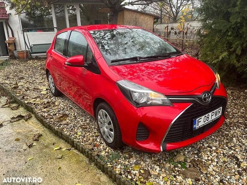 Culoarerosu Utilizat 2015 Toyota Yaris | 5.900 EUR (Preț bun) - Imagine 1/4