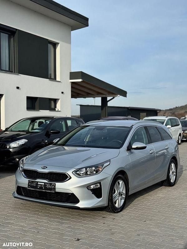 Culoareargint Utilizat 2020 Kia Ceed Hatchback | 11.500 EUR (Preț OK) - Imagine 1/4