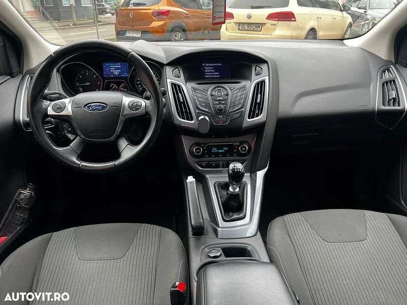 Second-hand Ford Focus Titanium 110 CP (80 kW) 2013 Culoaremaro Hatchback