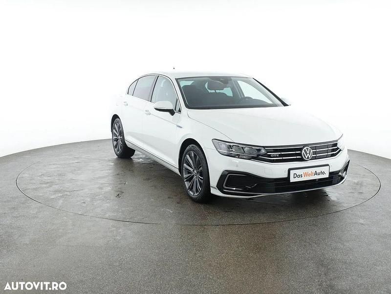 Second-hand VW Passat 218 CP (160 kW) 2021 Culoarealb Berlinǎ