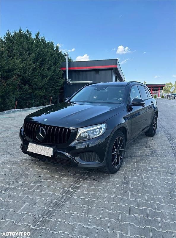 Culoarenegru Utilizat 2017 Mercedes GLC250 SUV | 17.900 EUR (Preț OK) - Imagine 1/4