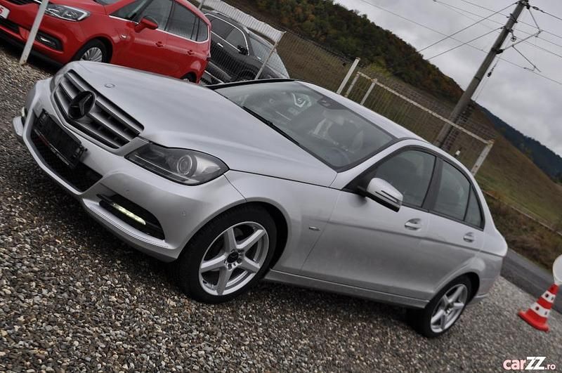 Argintiu Utilizat 2012 Mercedes C200 Berlinǎ | 7.999 EUR (Super Preț) - Imagine 1/4