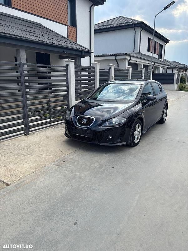 Negru Utilizat 2011 Seat Leon Sport Hatchback | 3.999 EUR (Preț OK) - Imagine 1/4