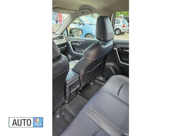 Second-hand Toyota RAV4 178 CP (130 kW) 2021 Gri SUV