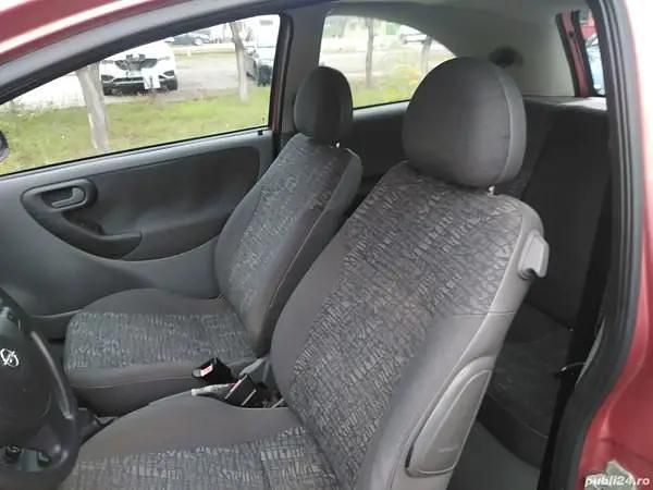 Second-hand Opel Corsa 43 CP (31 kW) 2001 Rosu Coupe