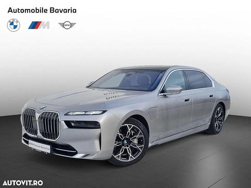 Space silver metallic metalizat Utilizat 2023 BMW 750e Comfort Edition Berlinǎ | 87.338 EUR - Imagine 1/4