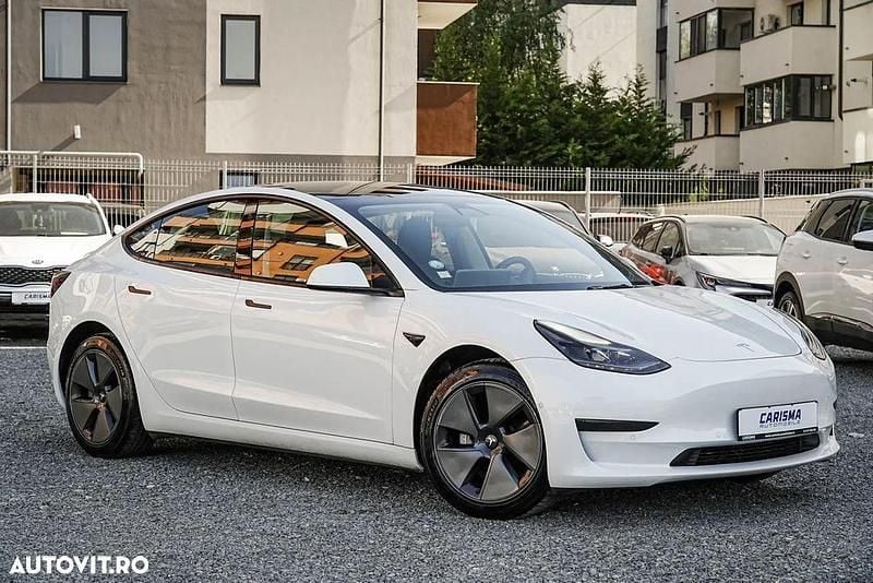 Second-hand Tesla Model 3 Standard Range Plus 239 kW (325 CP) 2021 Culoarealb Berlinǎ