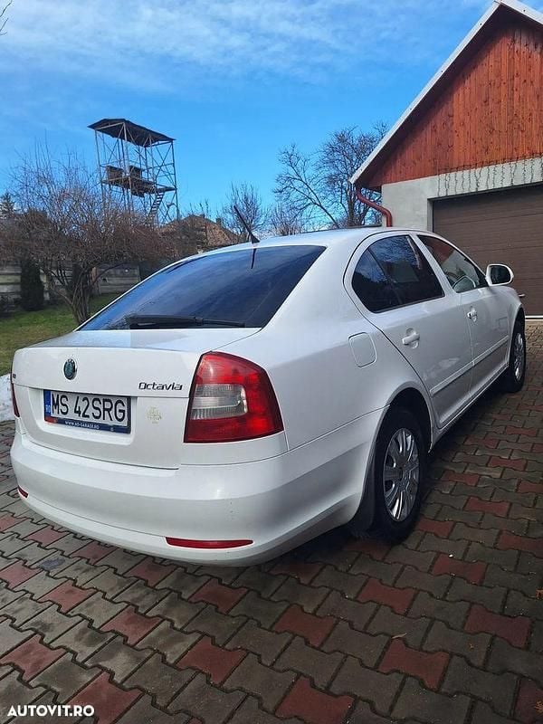 Second-hand Skoda Octavia Ambiente 105 CP (77 kW) 2011 Culoarealb Berlinǎ