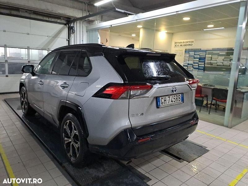 Second-hand Toyota RAV4 Hybrid Style 306 CP (225 kW) 2021 Culoaregri SUV
