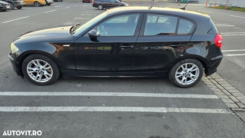 Negru Utilizat 2009 BMW 120 Hatchback | 4.800 EUR (Preț OK) - Imagine 1/4