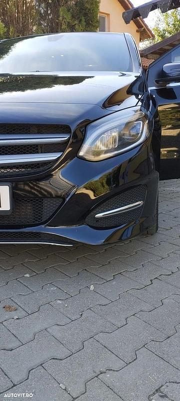 Culoarenegru Utilizat 2016 Mercedes B200 Edition Monovolum | 9.299 EUR (Preț OK) - Imagine 1/4