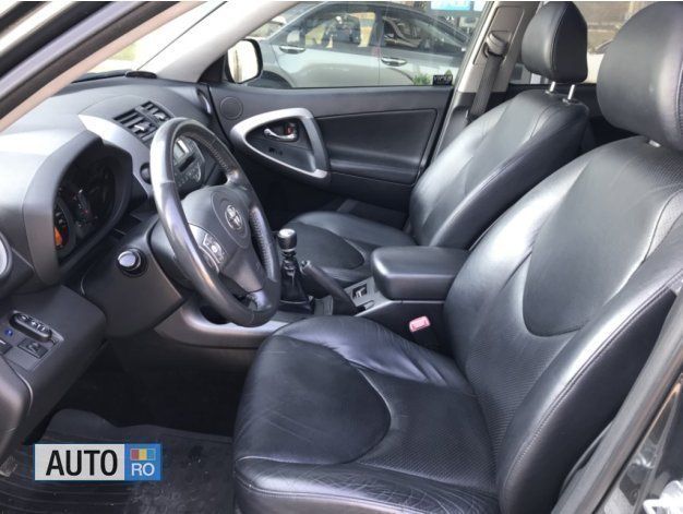Gri Utilizat 2006 Toyota RAV4 SUV | 9.350 EUR - Imagine 1/4