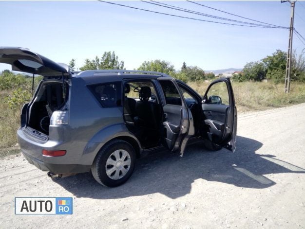 Second-hand Mitsubishi Outlander 140 CP (102 kW) 2008 Gri metalizat SUV