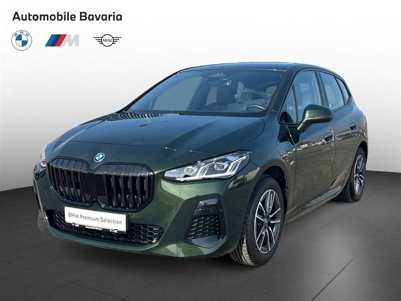 Verde sanremo metalizat Utilizat 2024 BMW 225 Active Tourer Comfort Edition Monovolum | 36.628 EUR - Imagine 1/4