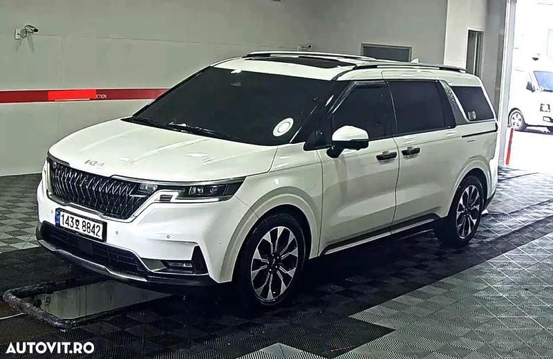 Second-hand Kia Carnival 204 CP (150 kW) 2021 Culoarealb Monovolum