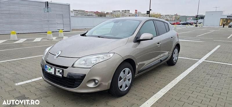 Culoarebej Utilizat 2009 Renault Mégane III Hatchback | 2.750 EUR (Preț OK) - Imagine 1/4