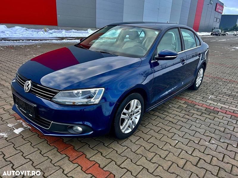 Culoarealbastru Utilizat 2011 VW Jetta LOUNGE Berlinǎ | 5.990 EUR (Preț OK) - Imagine 1/4