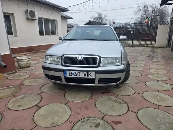 Argintiu Utilizat 2006 Skoda Octavia Tour Berlinǎ | 2.300 EUR (Preț OK) - Imagine 1/4