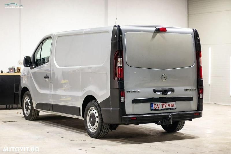 Second-hand Opel Vivaro 125 CP (91 kW) 2019 Culoareargint Monovolum