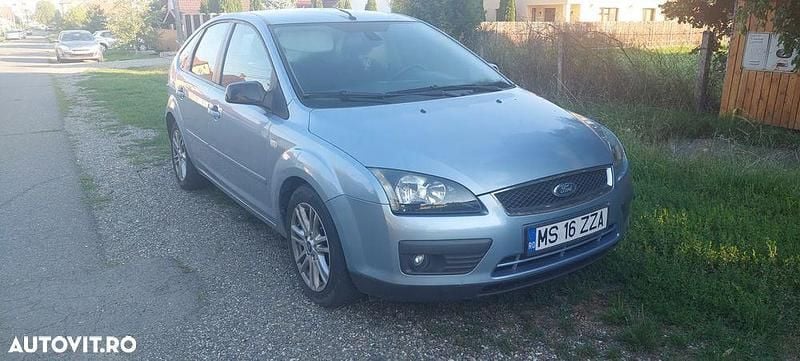 Argint Utilizat 2005 Ford Focus Ghia Hatchback | 1.900 EUR (Preț OK) - Imagine 1/4