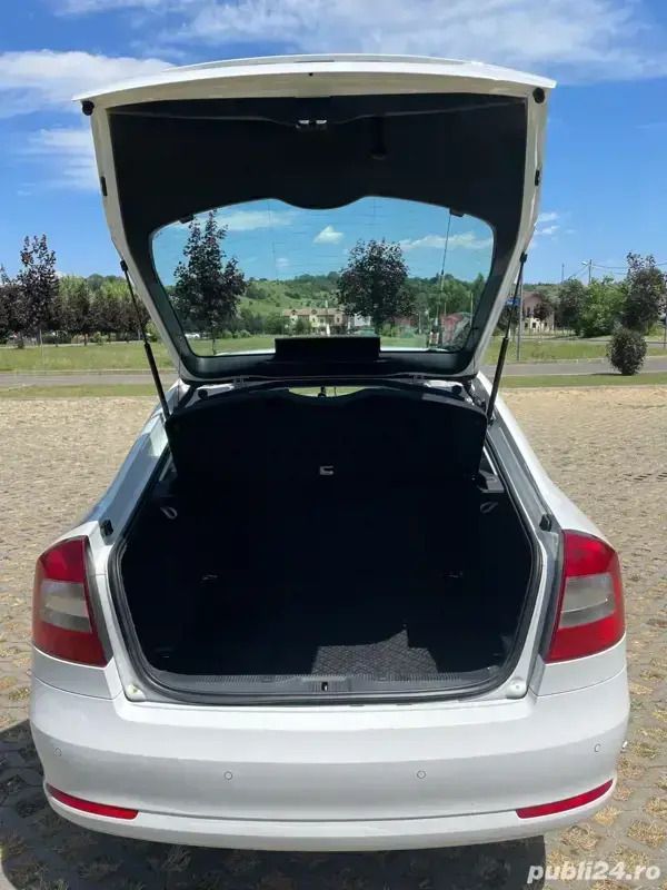 Alb Utilizat 2012 Skoda Octavia Berlinǎ | 6.900 EUR (Scump) - Imagine 1/4