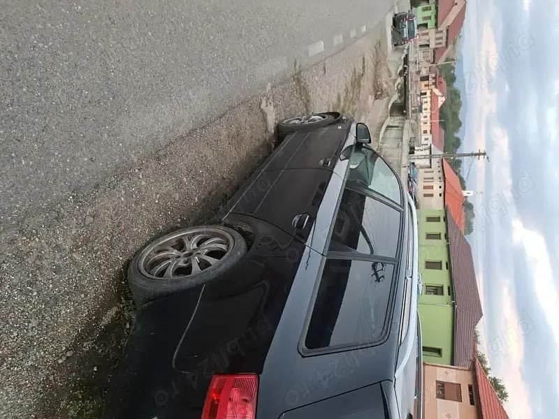 Utilizat 2004 Audi A4 Break | 1.700 EUR (Preț bun) - Imagine 1/4