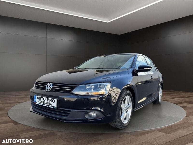 Culoarenegru Utilizat 2012 VW Jetta Berlinǎ | 6.150 EUR (Preț OK) - Imagine 1/4