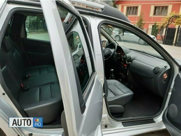 Second-hand Dacia Duster 110 CP (80 kW) 2012 Argintiu SUV