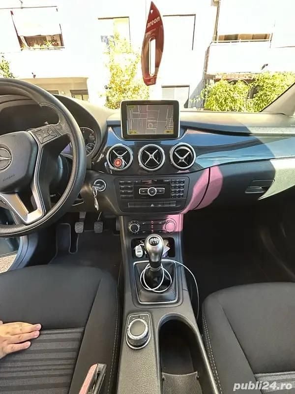 Second-hand Mercedes B200 136 CP (100 kW) 2012 Albastru Monovolum