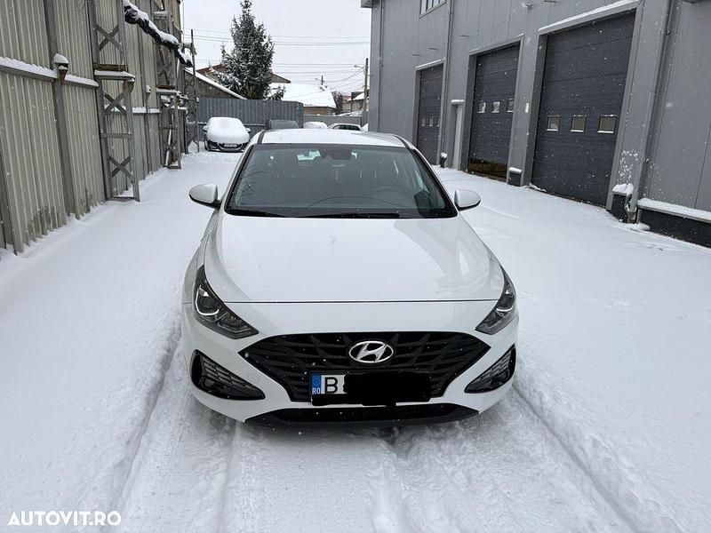 Second-hand Hyundai i30 Comfort 110 CP (80 kW) 2022 Culoarealb Hatchback