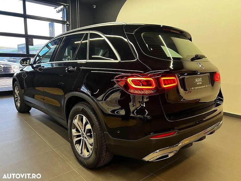 Second-hand Mercedes GLC200 163 CP (119 kW) 2021 Culoarenegru SUV