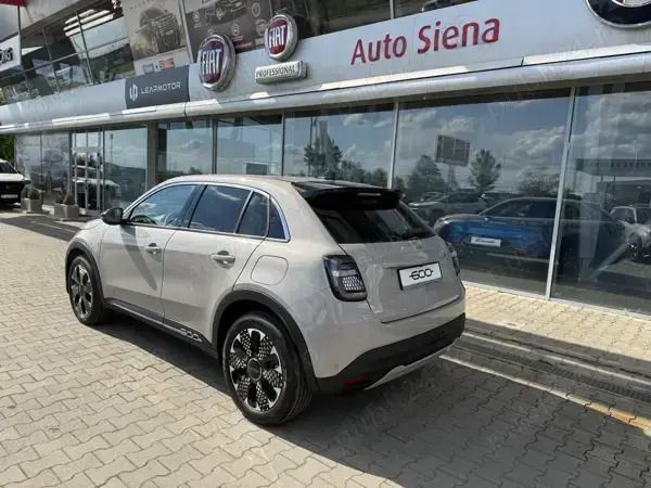 Nouă Fiat 600E La Prima 114 kW (156 CP) 2025 Bej SUV