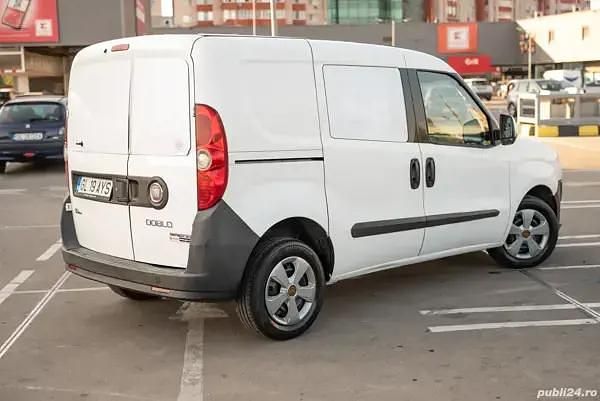 Second-hand Fiat Doblò 90 CP (66 kW) 2012 Alb Monovolum