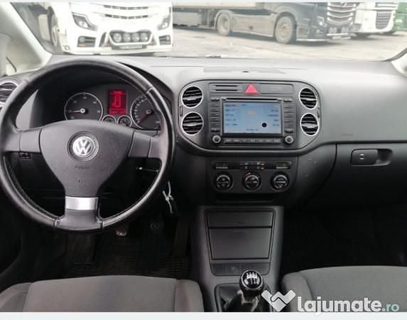 Second-hand VW Golf V 105 CP (77 kW) 2005 Rosu Hatchback