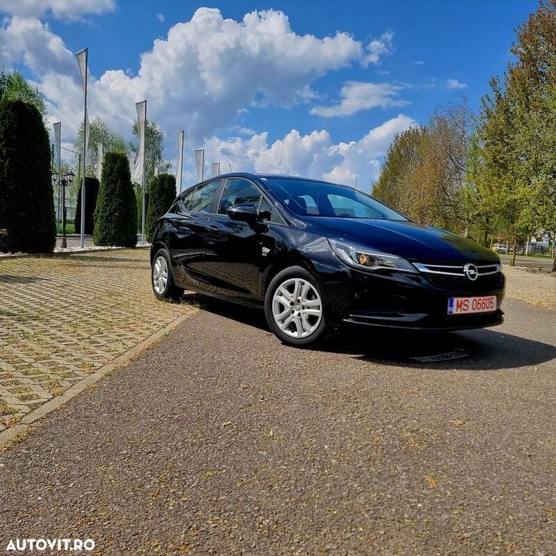 Negru Utilizat 2017 Opel Astra Business Hatchback | 6.300 EUR (Super Preț) - Imagine 1/4
