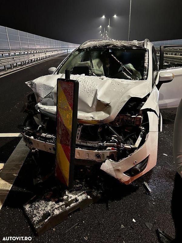 Second-hand Ford Kuga Individual 163 CP (119 kW) 2011 Culoarealb SUV