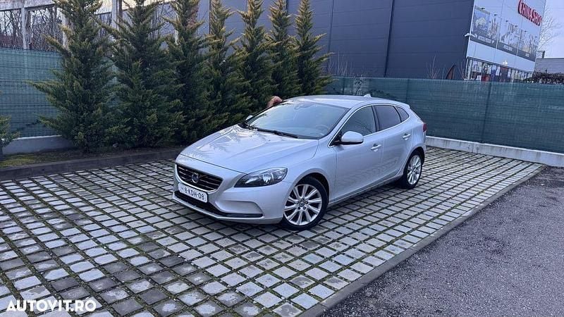 Culoareargint Second-hand 2013 Volvo V40 Hatchback | 5.750 EUR (Preț bun) - Imagine 1/4