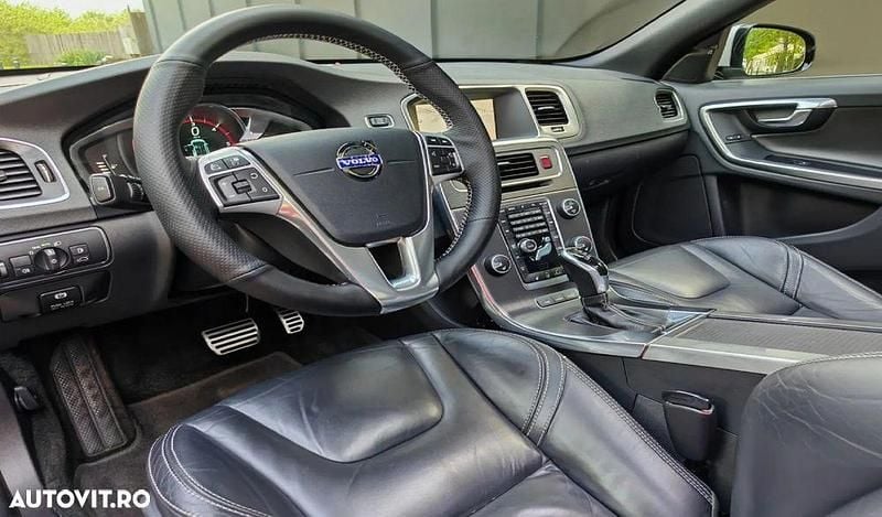 Negru Utilizat 2015 Volvo V60 Break | 10.900 EUR (Preț OK) - Imagine 1/4