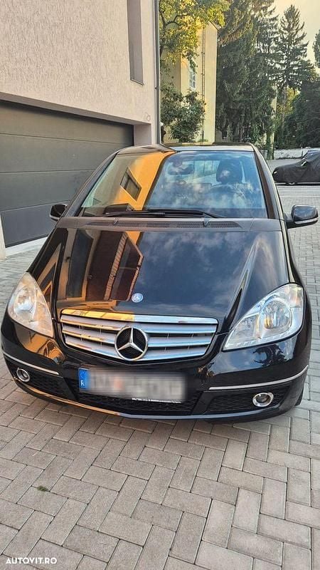 Culoarenegru Utilizat 2010 Mercedes A180 Avantgarde | 5.000 EUR (Preț OK) - Imagine 1/4