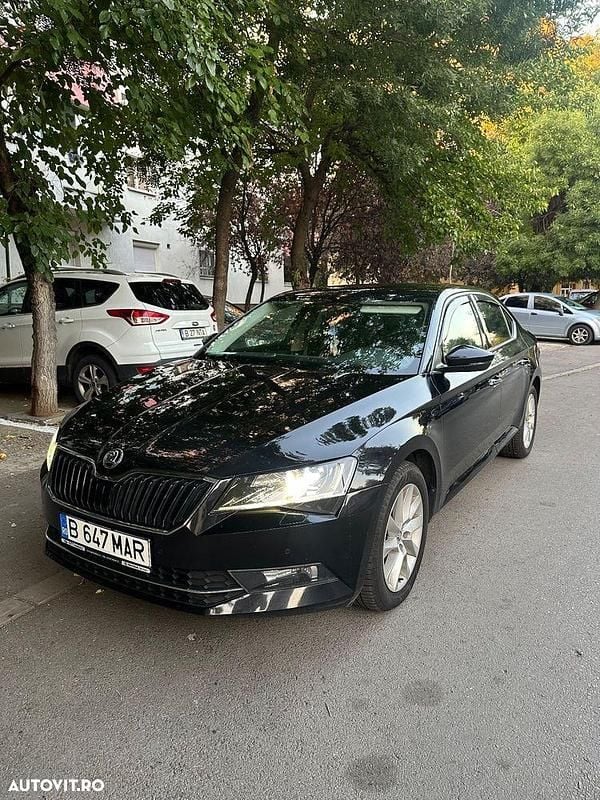 Culoarenegru Utilizat 2019 Skoda Superb Berlinǎ | 15.999 EUR (Super Preț) - Imagine 1/4