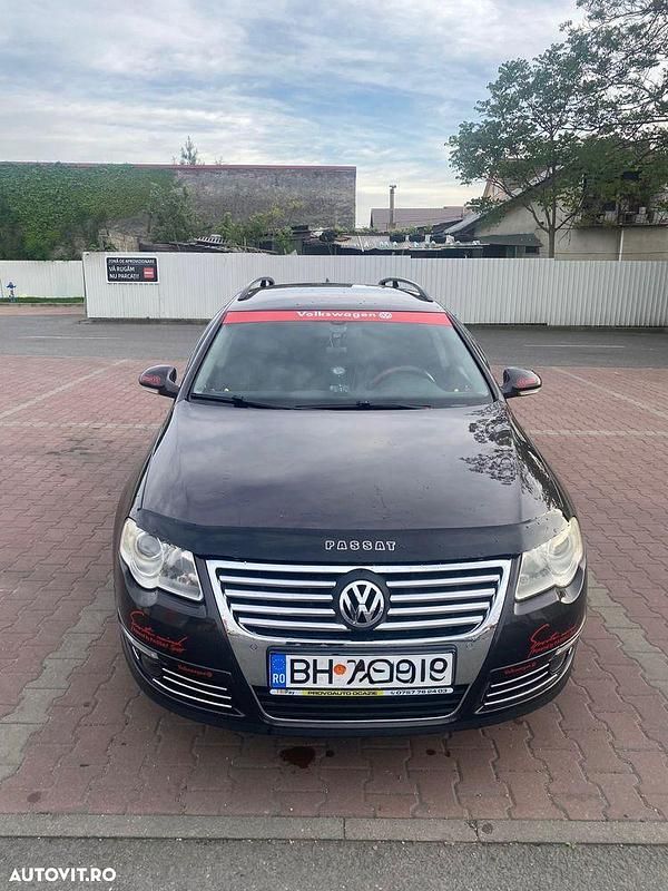 Culoarenegru Utilizat 2008 VW Passat Comfortline Break | 3.150 EUR (Preț OK) - Imagine 1/4