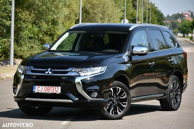 Culoarenegru Utilizat 2016 Mitsubishi Outlander P-HEV SUV | 13.249 EUR - Imagine 1/4