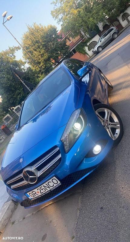 Second-hand Mercedes A200 Urban 136 CP (100 kW) 2013 Culoarealbastru Hatchback