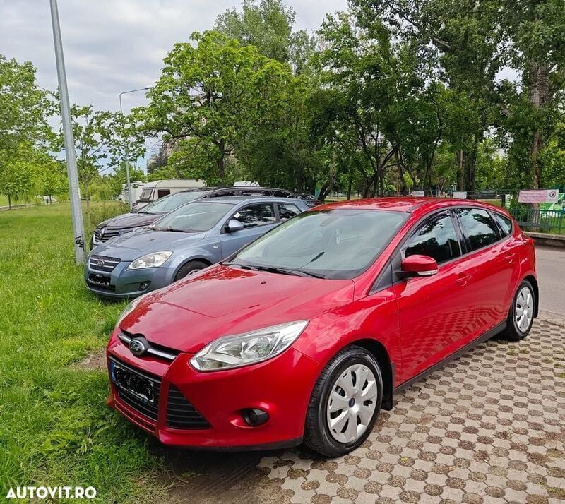 Rosu Utilizat 2014 Ford Focus Trend Hatchback | 6.000 EUR (Preț bun) - Imagine 1/4